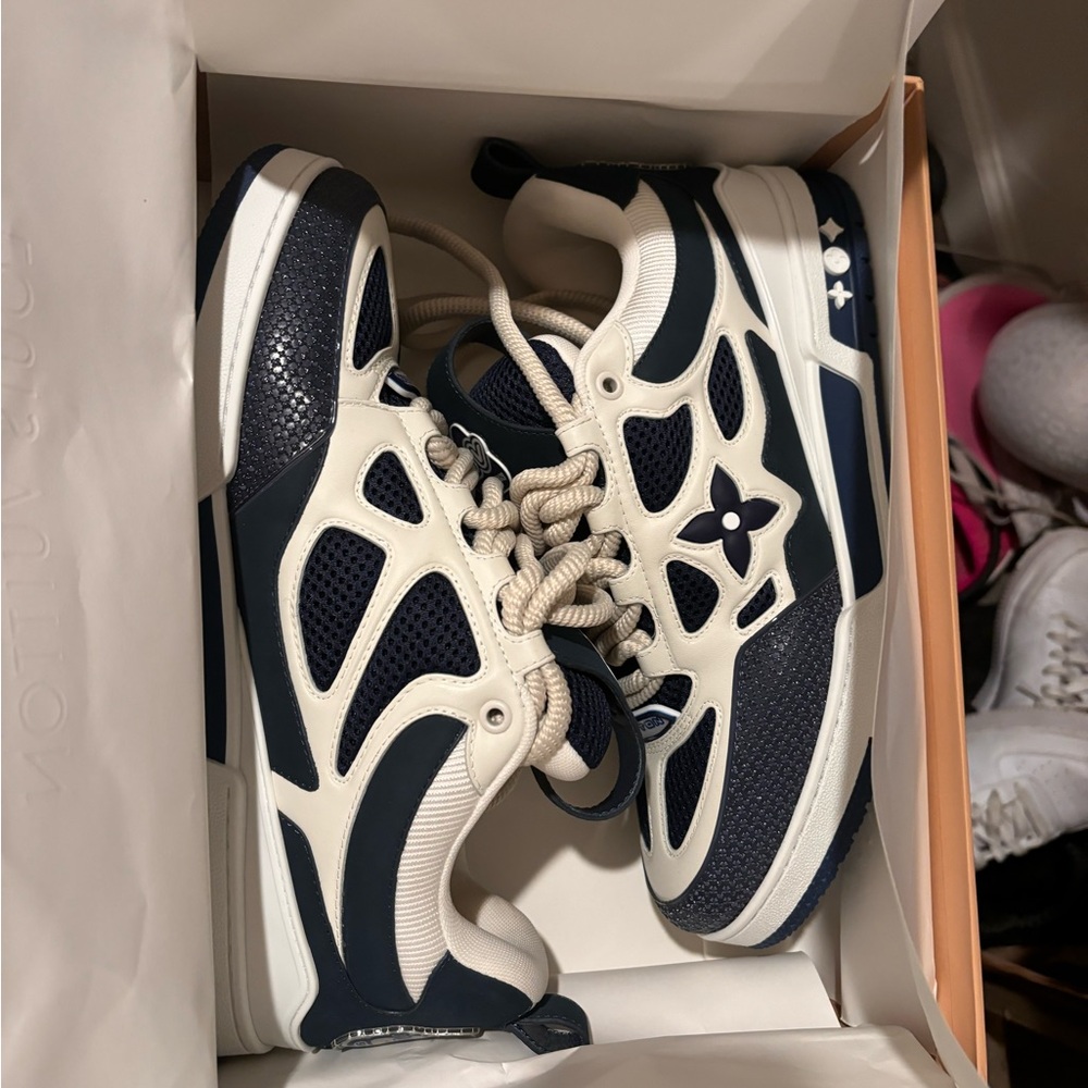 Worn twice LV sneakers